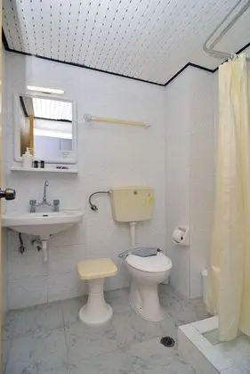 Basic Tek Büyük veya İki Ayrı Yataklı Oda