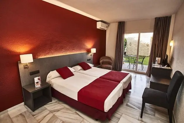 Standard Oda (2 adults + 1 child)