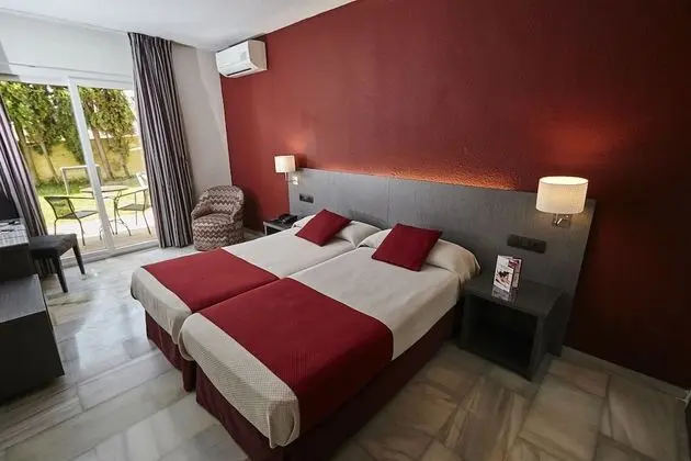 Standard Oda (2 adults + 1 child)