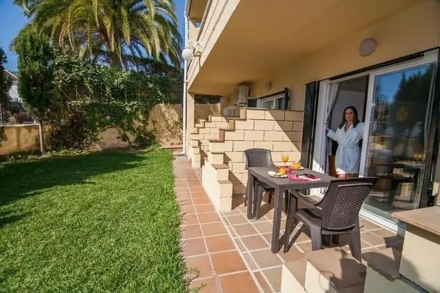 Standard Oda (2 adults + 1 child)