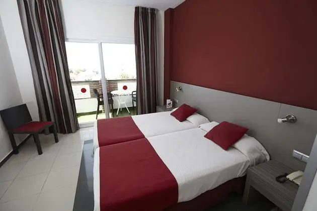 Standard Oda (2 adults + 1 child)