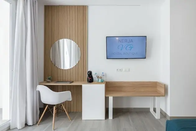 Premium Tek Büyük Yataklı Oda, Teras, Havuz Manzaralı