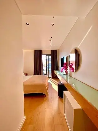 Deluxe Tek Büyük Yataklı Oda, Kısmi Deniz Manzaralı