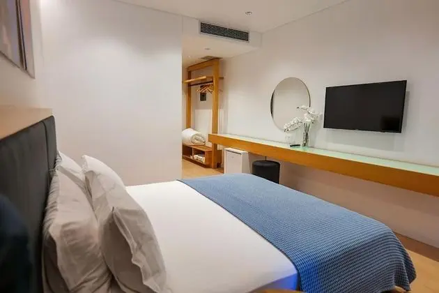 Deluxe Tek Büyük Yataklı Oda, Kısmi Deniz Manzaralı