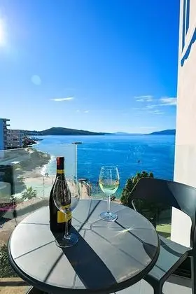 Deluxe Tek Büyük Yataklı Oda, Kısmi Deniz Manzaralı