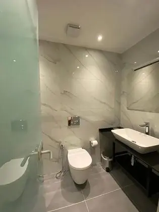 Deluxe Tek Büyük Yataklı Oda, Kısmi Deniz Manzaralı