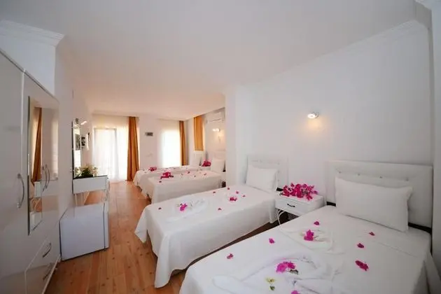 Aile Odası, Bahçe Manzaralı, Balkonlu