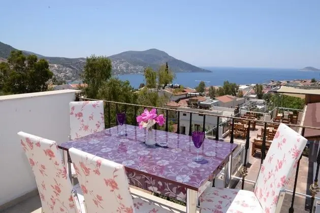 Daire-İki Yatak Odalı, Deniz Manzaralı, Teraslı