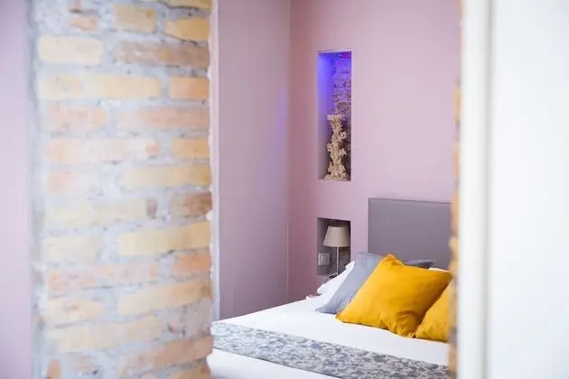 Comfort Tek Büyük veya İki Ayrı Yataklı Oda