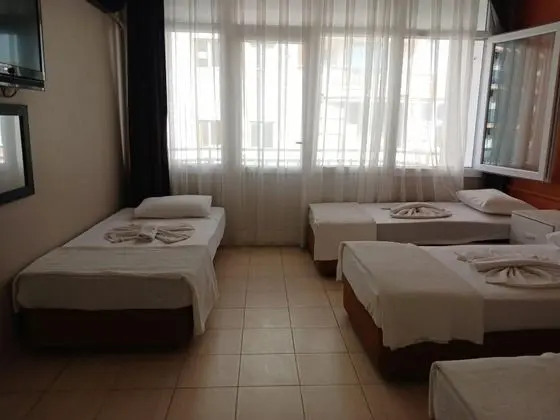 Dört Kişilik Oda, Bahçe veya Sokak Manzaralı