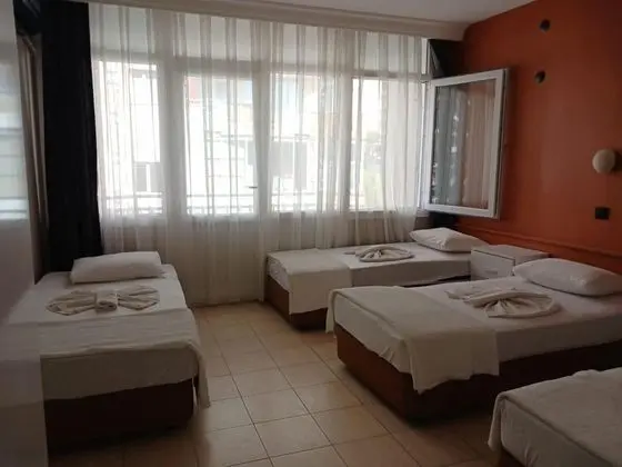 Dört Kişilik Oda, Bahçe veya Sokak Manzaralı