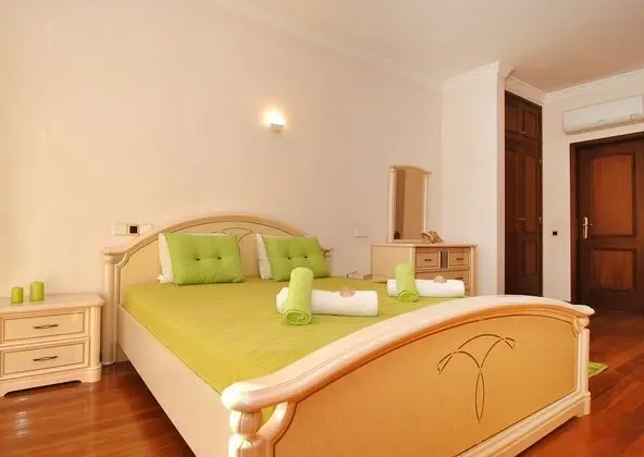 Villa, 5 Yatak Odası, Kişiye Özel Havuzlu, Havuz Manzaralı