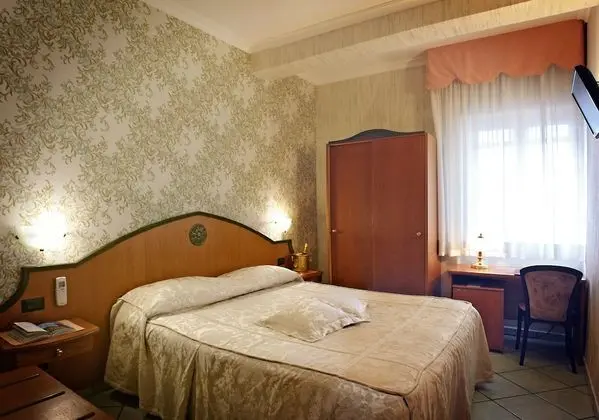 Standard Tek Büyük Yataklı Oda