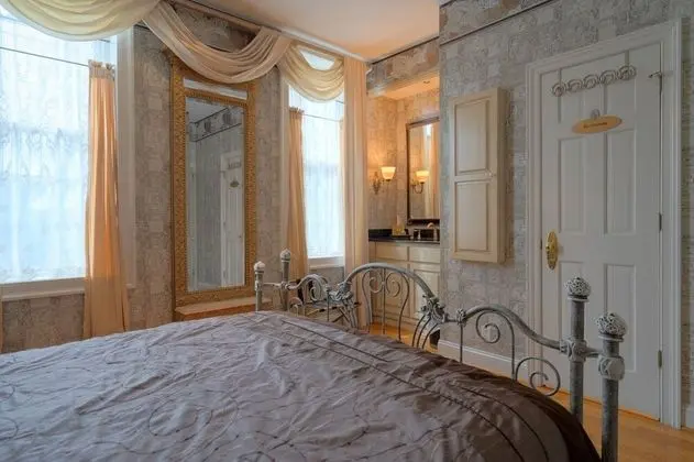 The Caldwell Room (River View)