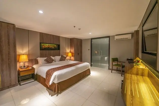 Executive Suite Room with Balcony