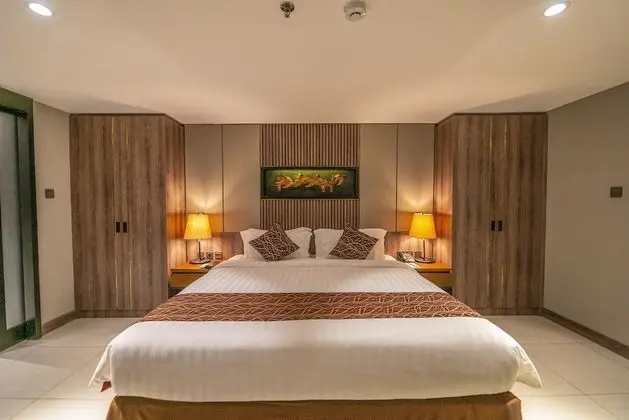 Executive Suite Room with Balcony