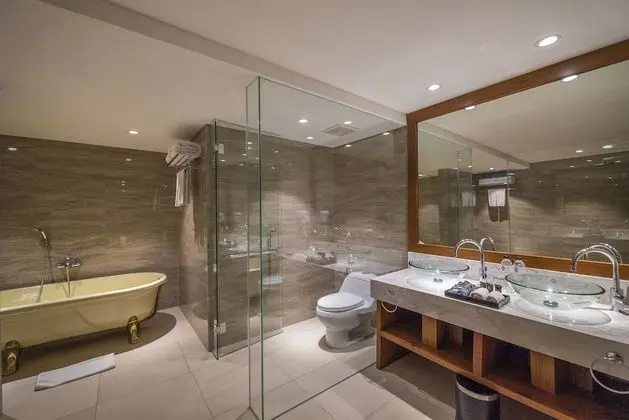 Executive Suite Room with Balcony