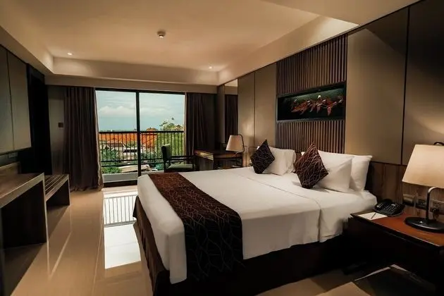 Executive Suite Room with Balcony