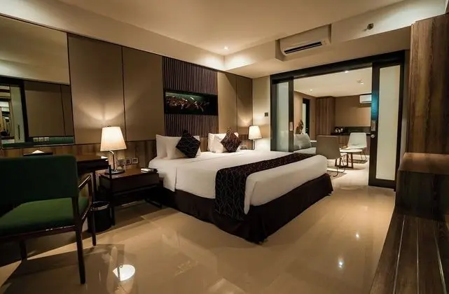 Executive Suite Room with Balcony