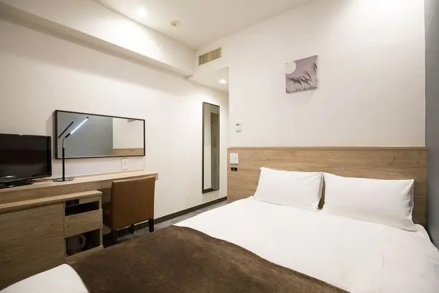 Tek Büyük Yataklı Oda, Sigara İçilebilir (Semi-Double, Double Occupancy Only)