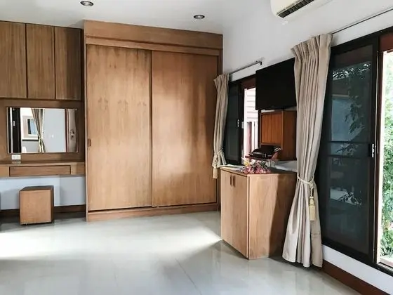 Deluxe Tek Büyük Yataklı Oda, Havuz Manzaralı
