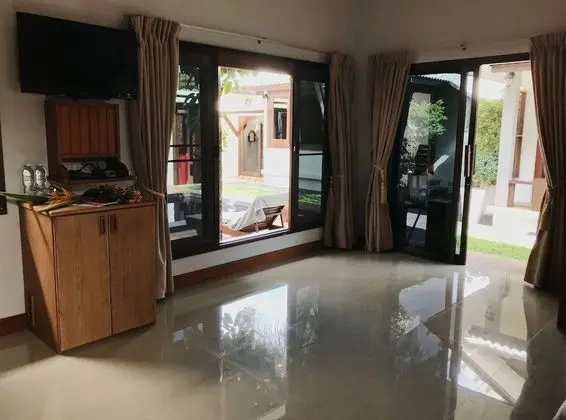 Deluxe Tek Büyük Yataklı Oda, Havuz Manzaralı
