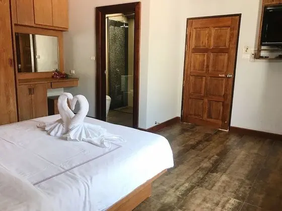 Standard Tek Büyük Yataklı Oda, Havuz Manzaralı