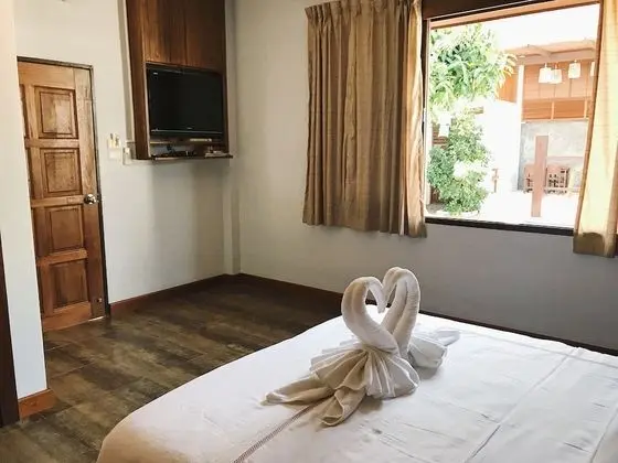 Standard Tek Büyük Yataklı Oda, Havuz Manzaralı
