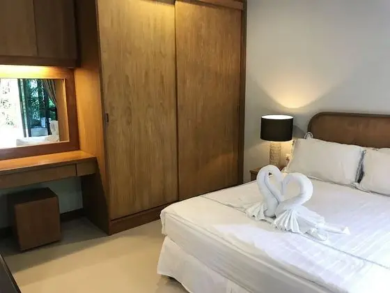 Superior Tek Büyük Yataklı Oda, Havuz Manzaralı