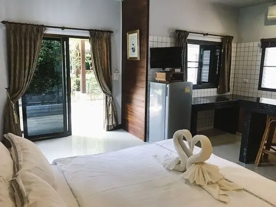 Superior Tek Büyük Yataklı Oda, Havuz Manzaralı