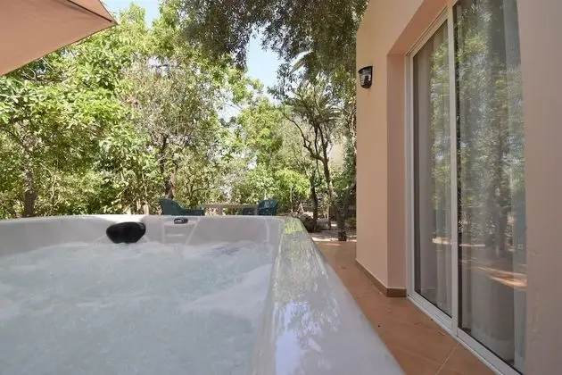 Deluxe Süit, Sıcak Su Havuzu, Bahçe Manzaralı