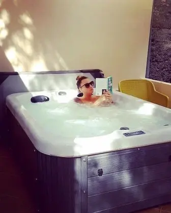 Deluxe Süit, Sıcak Su Havuzu, Bahçe Manzaralı