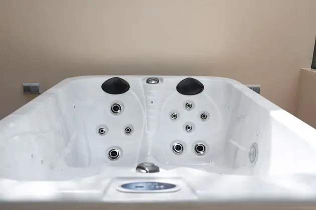 Deluxe Süit, Sıcak Su Havuzu, Bahçe Manzaralı