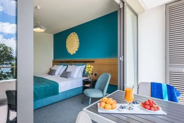 Superior Tek Büyük veya İki Ayrı Yataklı Oda, 1 Büyük (Queen) Boy Yatak, Kısmi Deniz Manzaralı