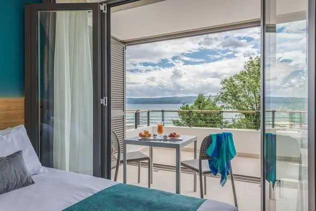 Superior Tek Büyük veya İki Ayrı Yataklı Oda, 1 Büyük (Queen) Boy Yatak, Kısmi Deniz Manzaralı