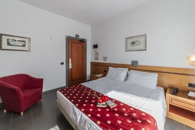 Classic Tek Büyük Yataklı Oda