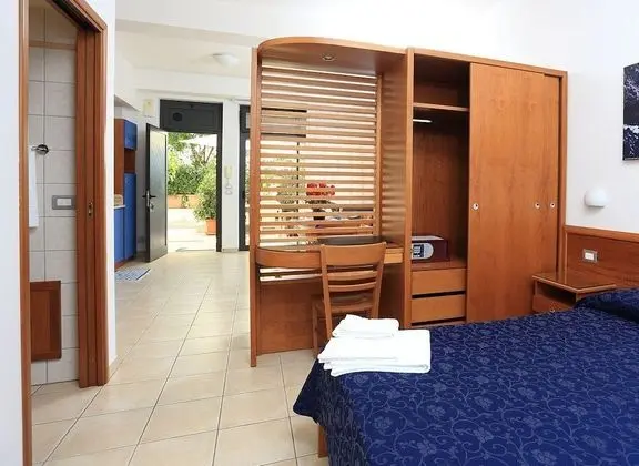 Stüdyo, Havuz Kenarı