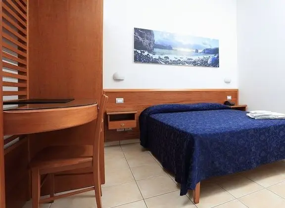 Stüdyo, Havuz Kenarı