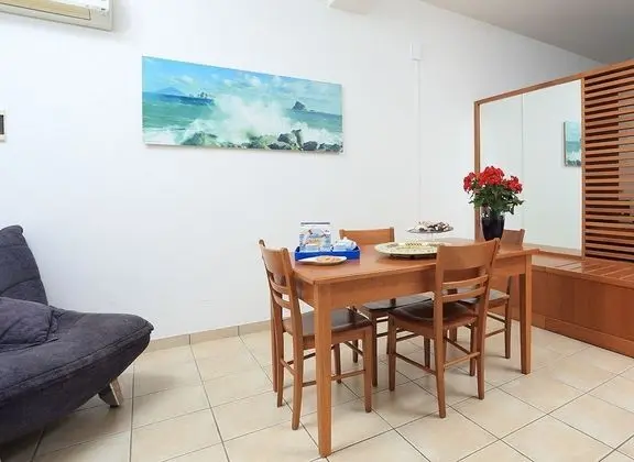 Stüdyo, Havuz Kenarı