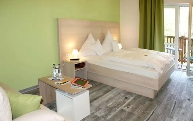 Comfort Tek Büyük Yataklı Oda, Balkon, Bahçe Manzaralı