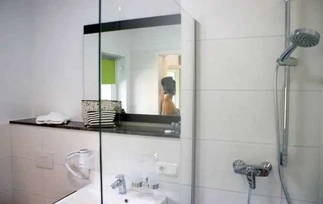 Comfort Tek Büyük Yataklı Oda, Balkon, Bahçe Manzaralı