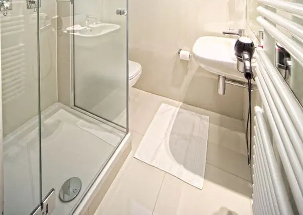 Comfort Tek Büyük veya İki Ayrı Yataklı Oda