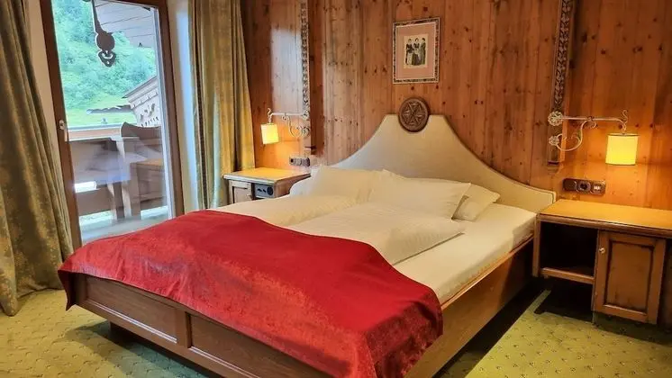 Classic Tek Büyük Yataklı Oda