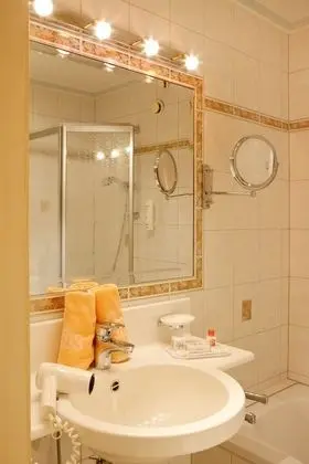 Classic Tek Büyük Yataklı Oda