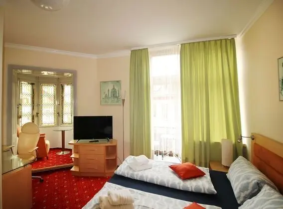 Tek Büyük Yataklı Oda, Balkon