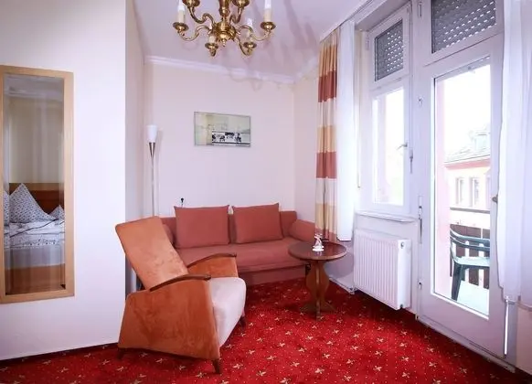 Tek Büyük Yataklı Oda, Balkon