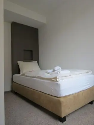 Üç Kişilik Oda, 2 Yatak Odası