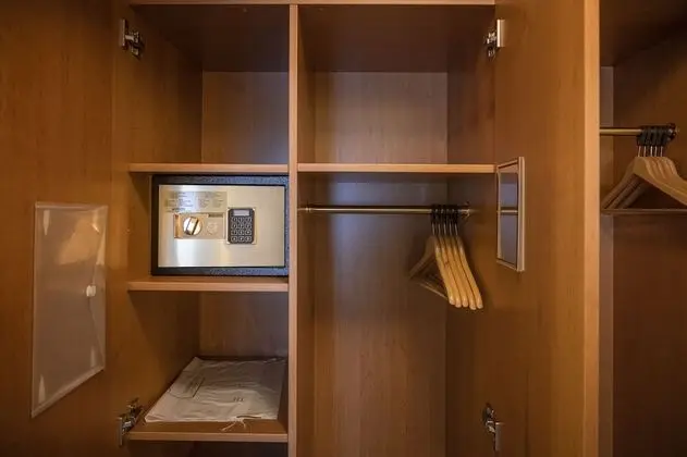 Tek Büyük Yataklı Oda, Balkon