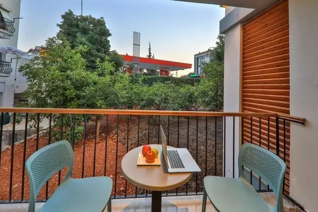 Bahçe Katı Standart Oda, Bahçe Manzaralı, Balkonlu