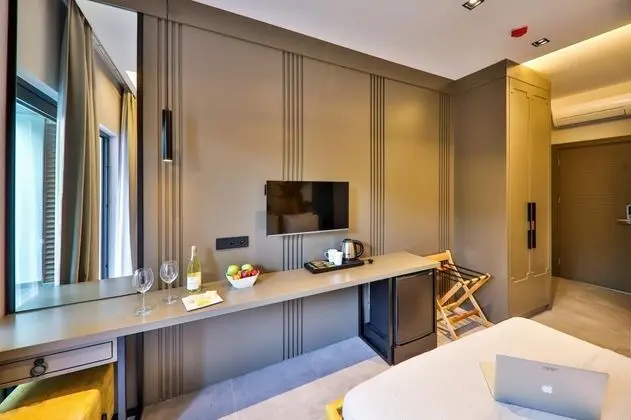 Bahçe Katı Standart Oda, Bahçe Manzaralı, Balkonlu